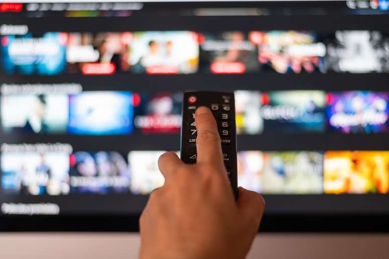 Pesquisadores recomendam que as pessoas aproveitem a hora de ver TV para se movimentar