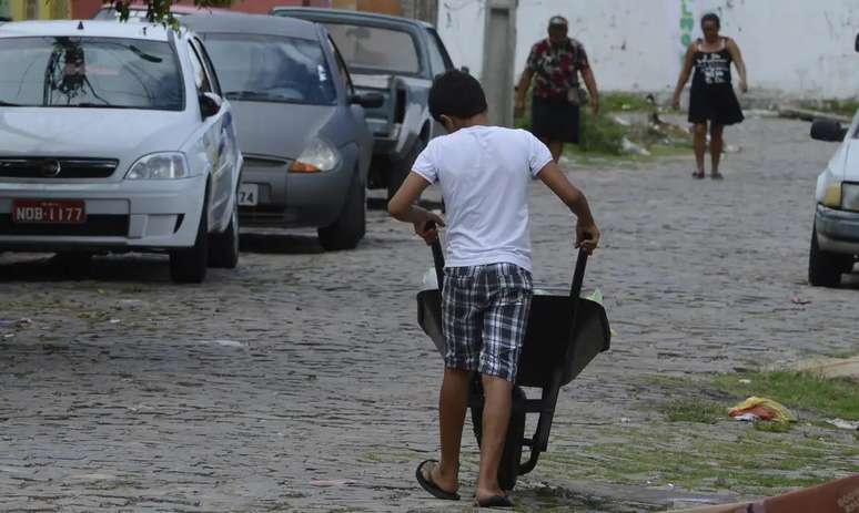 Dia Mundial de Combate ao Trabalho Infantil é data para cobrar direitos de crianças e adolescentes