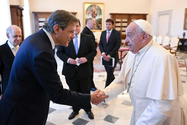 Ministro da Fazenda discutiu proposta em encontro com o papa Francisco