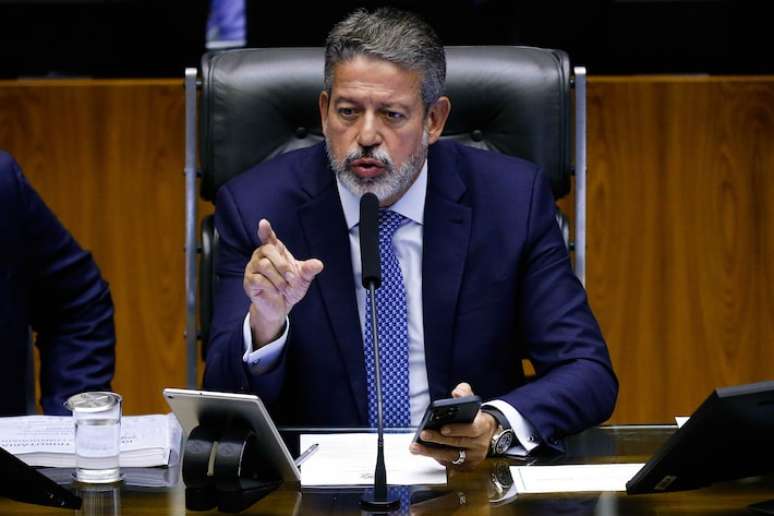 O presidente da Câmara, Arthur Lira, sugere a GT das Fake News que escolha relator