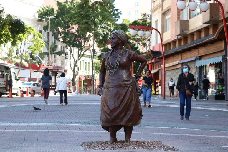 Madrinha Eunice foi pioneira no samba paulista com a fundação da Escola de Samba Lavapés Pirata Negro