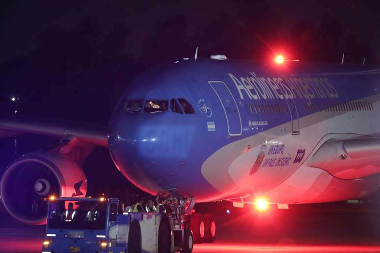 A companhia Aerolíneas Argentinas vai continuar nas mãos do Estado