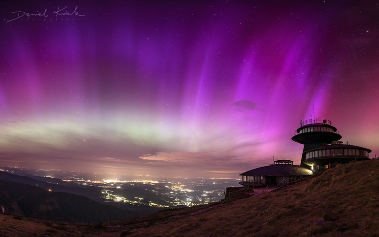 Aurora boreal fotografada nas montanhas Karkonosze, na Polônia (Imagem: Reprodução/Daniel Koszela)