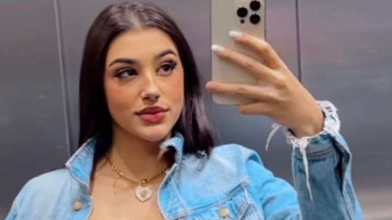Bia Miranda shows off her toned baby bump one week after giving birth;  clock