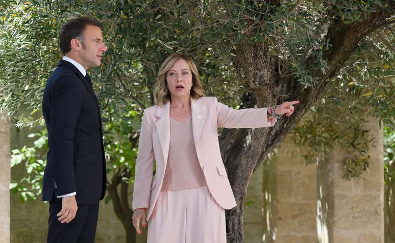 Macron e Meloni expuseram divergências durante negociação de declaração