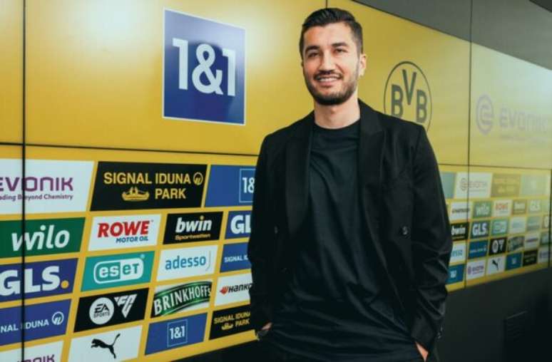 Divulgação/Borussia Dortmund - Legenda: Ex-jogador revelado no clube assina como técnico até 2027 -