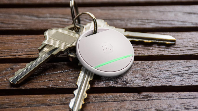 Motorola will launch a new rival for AirTags, certification shows