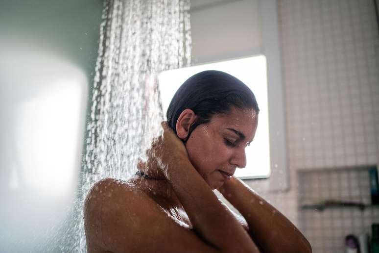 Médico explica que as mulheres têm naturalmente uma temperatura corporal central ligeiramente mais alta em comparação com os homens