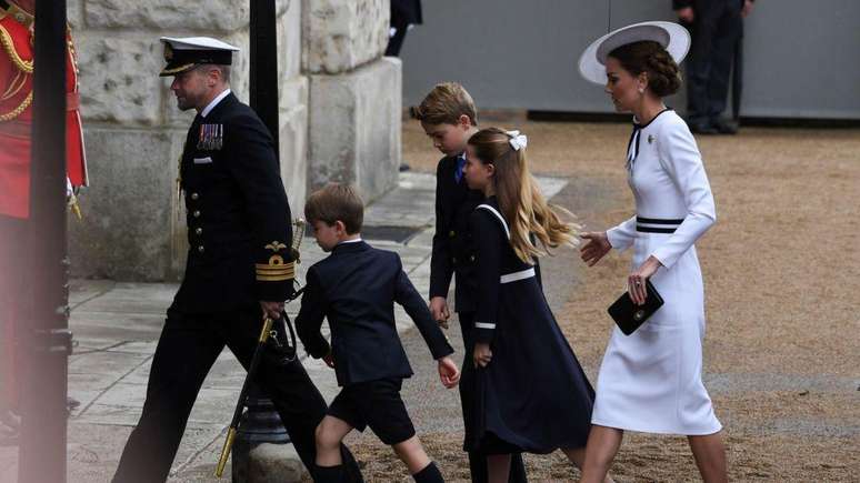 Kate ficou com seus três filhos durante a cerimônia