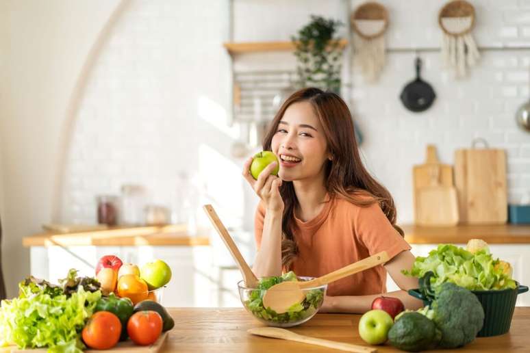 Uma alimentação balanceada auxilia no controle da tireoide 