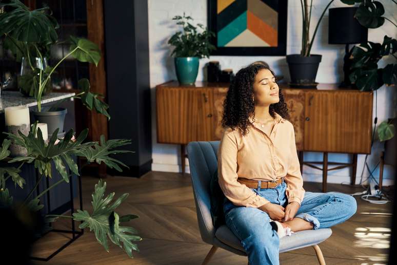 Living everyday life lightly is not a utopia and this psychologist describes in detail all the steps to achieve it