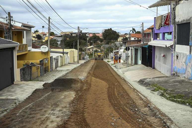 Bairro Barreirinha, penúltimo da zona norte de Curitiba. Anderson Silva ia ao centro para treinar e dançar