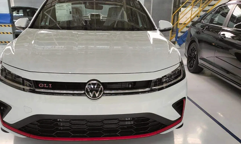 Novo Volkswagen Jetta apareceu em fotos vazadas na internet