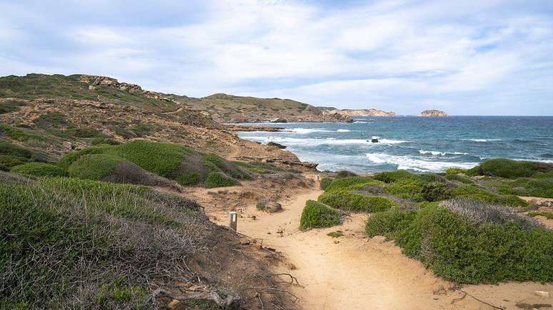 O caminho costeiro de 185 km conhecido como Camí de Cavalls é uma forma excelente de explorar a ilha de Menorca