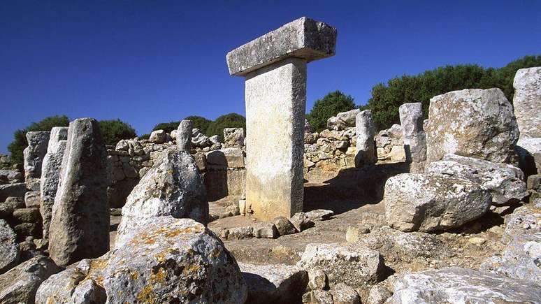 Misteriosas estruturas em forma de 'T' geraram lendas sobre gigantes que teriam morado na ilha de Menorca