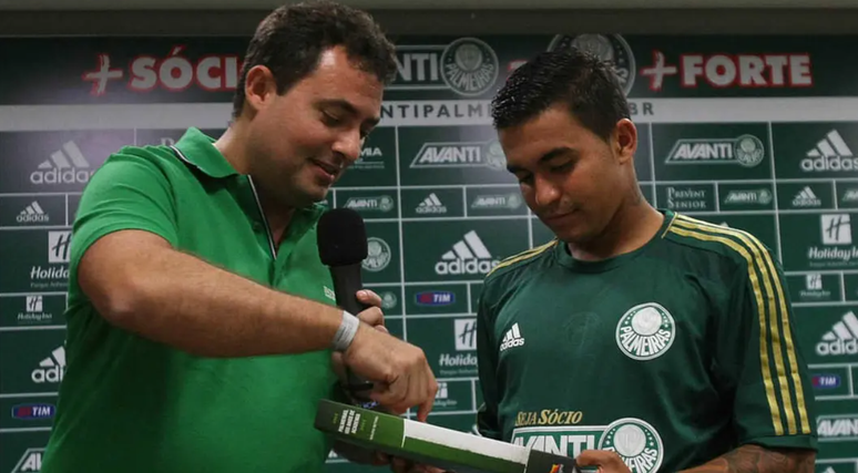 Alexandre Mattos, à época pelo Palmeiras, e Dudu