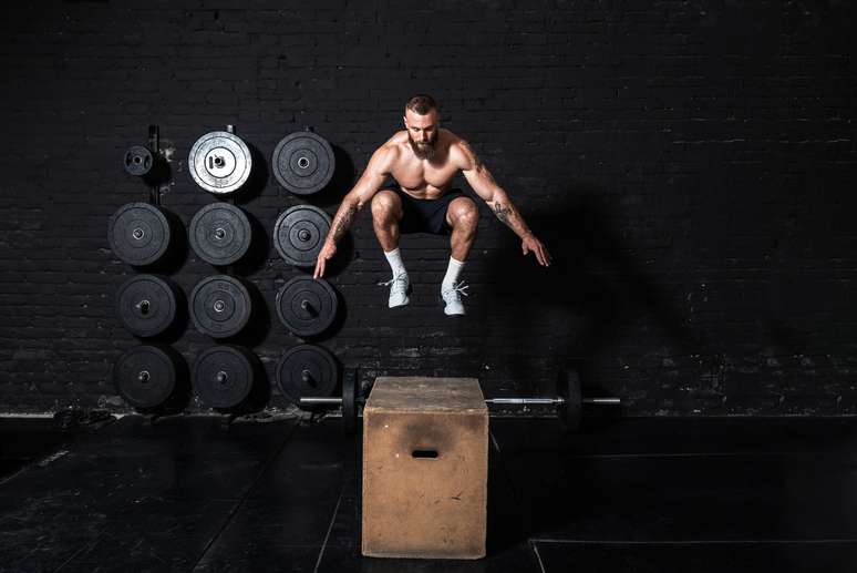 Veja como fazer exercícios de salto