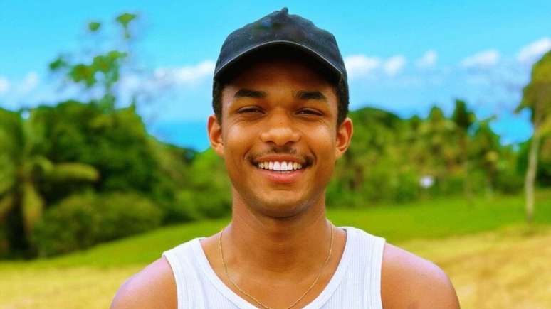 Juan Paiva explains why he lives in a community even after his fame