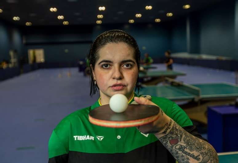 Bruna joga tênis de mesa desde os 7 anos e começou no esporte graças a um projeto social