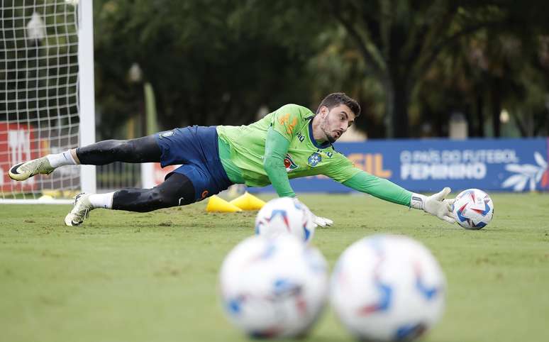 Rafael durante treinamento da Seleção Brasileira 