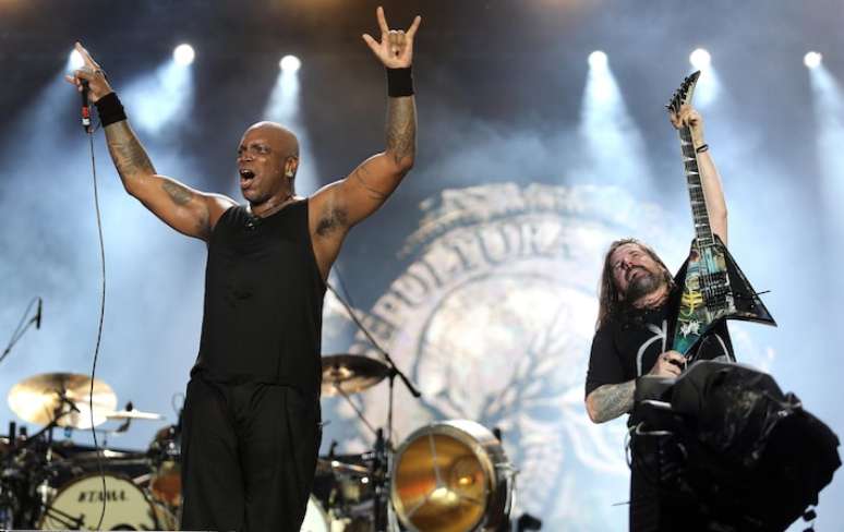 WJSEPULTURA12 - RJ - 04/10/2019 - ROCK IN RIO / MUNDO / SEPULTURA / DIA 5 - CADERNO2 OE - A banda Sepultura é a primeira atração a se apresentar no Palco Mundo no 5º dia do festival Rock in Rio nesta sexta-feira, 04, na zona oeste da cidade do Rio. Na foto, Derrick Green e Andreas Kisser.