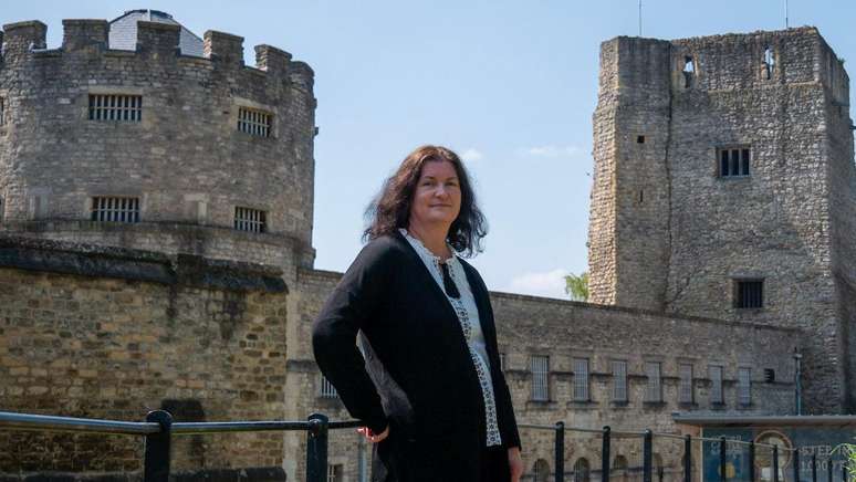 Katherine Newman trabalha no Castelo e Prisão de Oxford