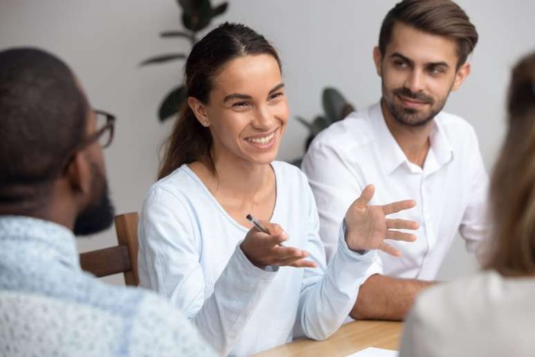 O cuidado com o olhar é importante durante a conversa 