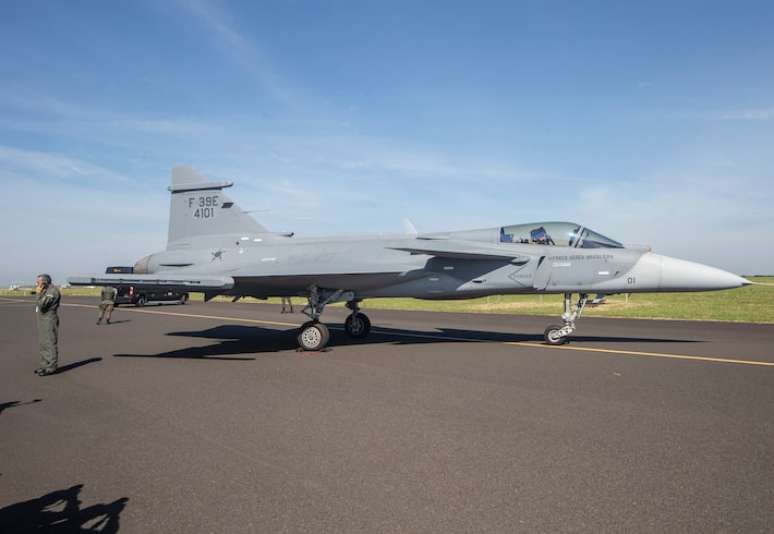 Demonstra&ccedil;&atilde;o do Ca&ccedil;a F-39 Gripen na planta da Embraer na cidade de Gavi&atilde;o Peixoto, interior de S&atilde;o Paulo