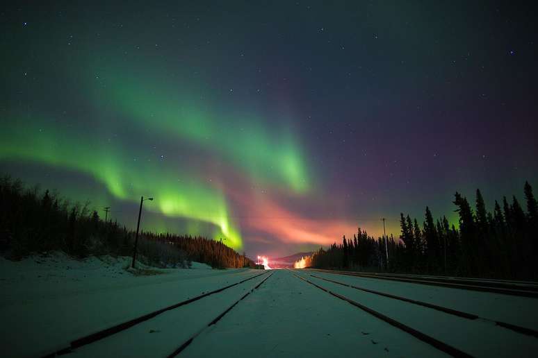 Agência emite alerta sobre nova tempestade solar com intensas auroras boreais