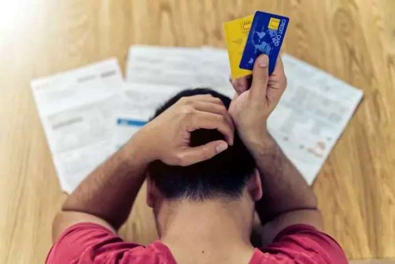 Em julho, o valor médio das dívidas acumuladas por consumidores negativados em todo estado foi de R$ 5.254,95. 