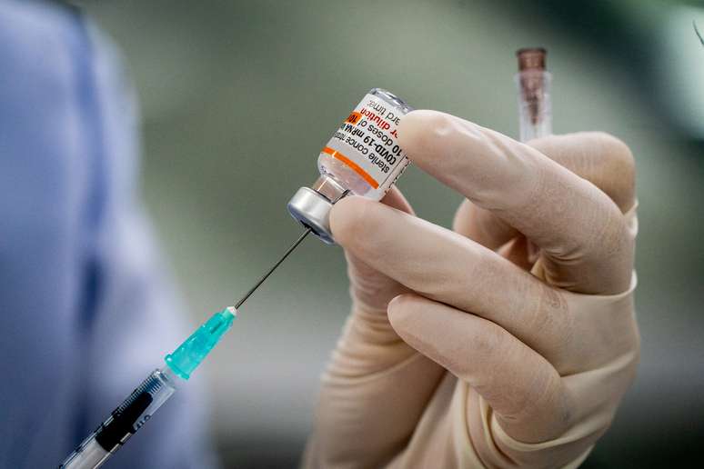 Foto de stock de Doses de vacina Pfizer-BioNTech COVID-19