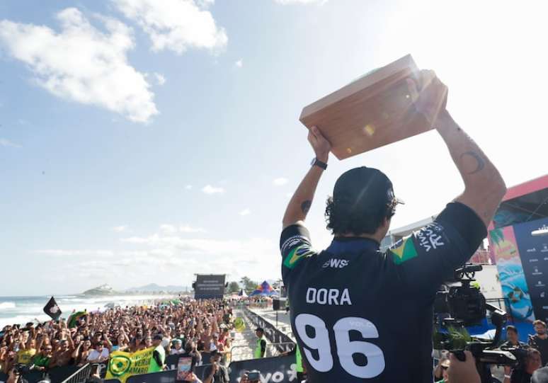 Aos 28 anos, Dora é um dos grandes nomes do surfe brasileiro atualmente.