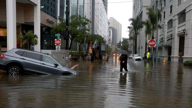 Uma tempestade inundou parte de Miami em junho de 2022