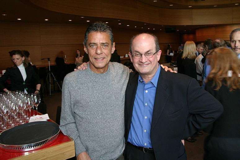 Chico Buarque e o escritor britânico Salman Rushdie, no Lincoln Centre em Nova York, abril de 2005