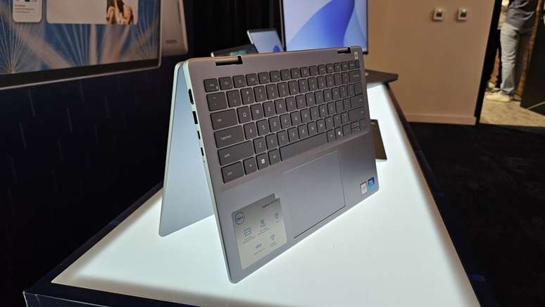 O Dell Inspiron 14 2 em 1 retorna ao Brasil mais poderoso, com construção em metal e novos processadores Intel Core Série 1 (Imagem: Renan da Silva Dores/Canaltech)