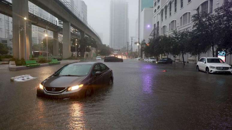 Nos últimos anos, Miami tem sofrido com grandes enchentes