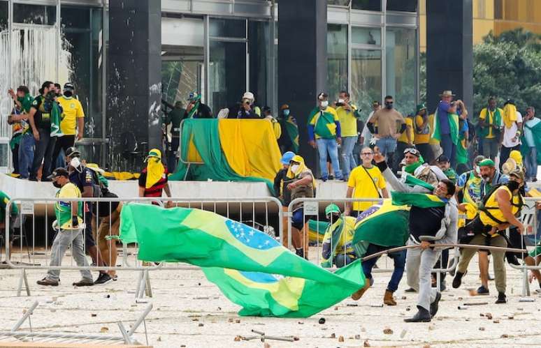 Grupos bolsonaristas depredaram as sedes dos Três Poderes, em Brasília, no dia 8 de janeiro de 2023