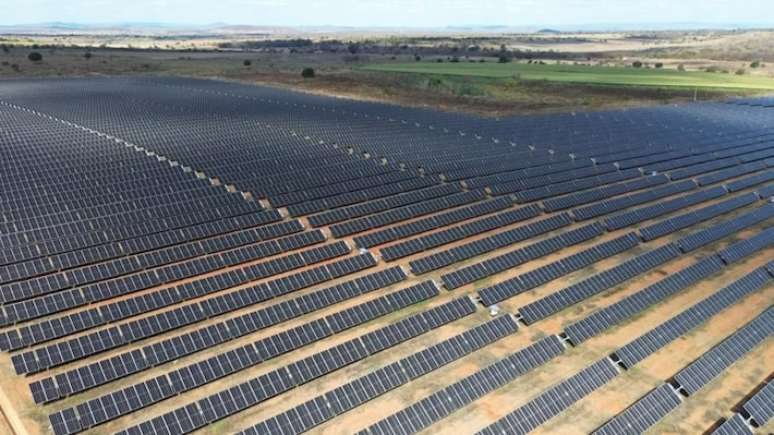 O Complexo Solar Janaúba, no norte de Minas Gerais, considerado o maior conjunto de usinas solares fotovoltaicas do país