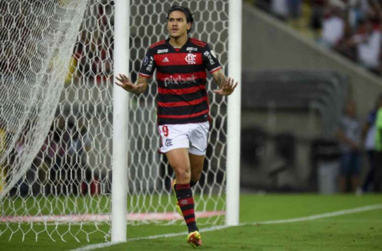 Pedro comemorando um gol no Maracanã –