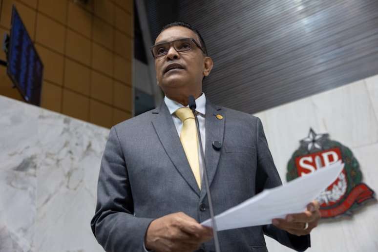 O deputado estadual Rui Alves (Republicanos-SP) em discurso no plenário da Assembleia Legislativa do Estado de São Paulo.