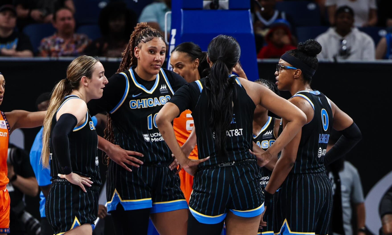 Kamilla Cardoso em jogo do Chicago Sky pela WNBA