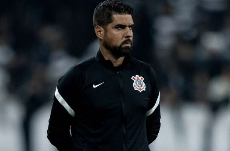 Corinthians avalia trabalho de António Oliveira