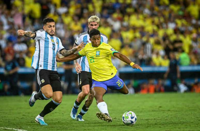 Endrick durante Brasil x Argentina; seleções são as favoritas – Fotos: Staff Images / CBF