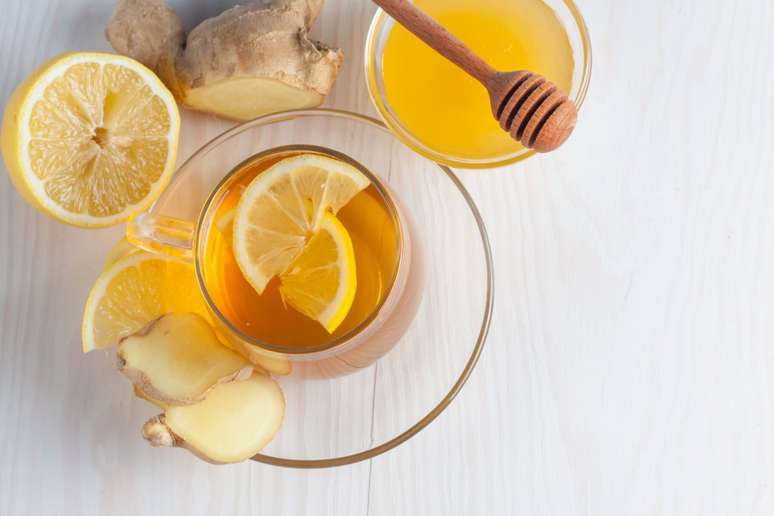 Chá de gengibre, limão, hortelã e mel 