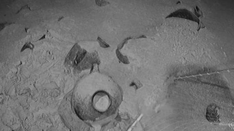 Imagens feitas durante a pesquisa geológica revelaram os destroços da embarcação semi enterrados no fundo do mar