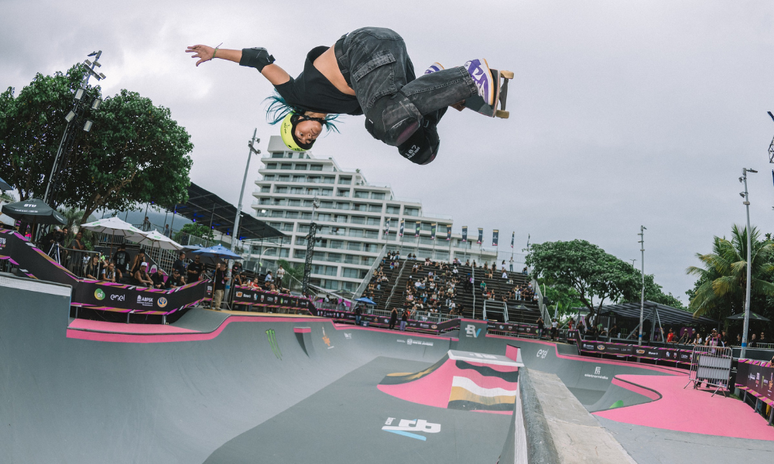 Raicca Ventura no skate park do STU Open