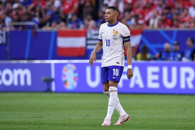 Kylian Mbappe (França) durante jogo de estreia da Euro 2024 contra a Áustria, no dia 17.06.2024.