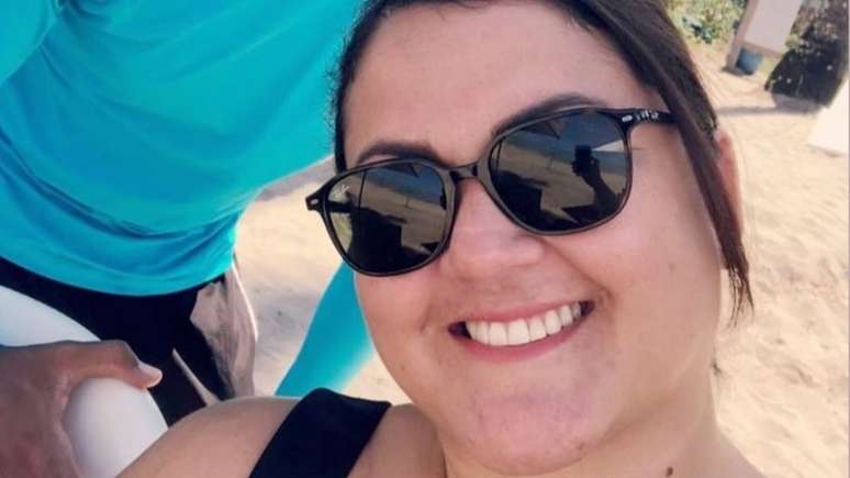 Uma empresária, identificada como Lívia Loise Moura Barbosa, morreu após ter sido atingida na cabeça por um coqueiro em Porto de Pedras, Alagoas.