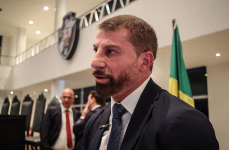 Pedrinho conversa com torcedores do Vasco