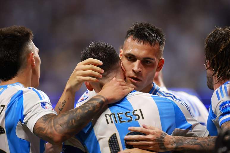 Messi e Lautaro. (Hector Vivas/Getty Images)